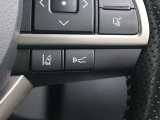 レーダークルーズコントロール(全車速追従機能付)が装備されています。高速道路で定速走行だけでなく、0km/hから約100km/hの広い範囲で先行車との車間距離を適切に保ちながら追従走行ができます。