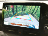 【バックカメラ】駐車時に後方がリアルタイム映像で確認できます。大型商業施設や立体駐車場での駐車時や、夜間のバック時に大活躍!運転スキルに関わらず、今や必須となった装備のひとつです!