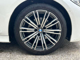 時を経ても深い魅力を放ち続けるBMW。より快適にお乗り頂くためにサポートプログラムをご用意しております。※認定中古車保証は登録日より最長4年間まで延長が可能です。