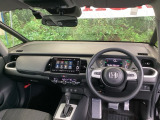 ご覧のように、視界が広く運転しやすいように設計されています。また、フルオートエアコンで快適です。