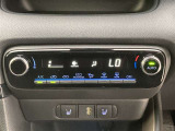 オートエアコンは温度を設定するだけで、自動で風量などを設定してくれます。運転しながら操作も必要ないので、安全性も向上します。