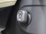 電動チルトステアリングです。