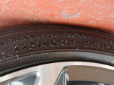 タイヤサイズは225/40R18になります☆