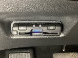 ハンドルの左下にETCがついています。高速道路の料金所の通過も楽々です。 カードの取り出しもしやすい場所についています。