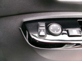 ドアミラーの鏡面の調節、格納は運転席からすべて操作できます!
