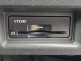 ETCならこんな利点が!!1. キャッシュレスシステムで、現金などを用意する必要無し!2. 料金所をノンストップで通過できます。