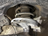 お車を安心してお乗りいただく為には、足回りの定期点検が欠かせません。サービスサポート(有償保証)では無料点検もご提供しており、安心のカーライフをお過ごしいただけるサポート体制が整っています。