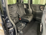 後席をはね上げれば、「もうひとつの荷室」が生まれます。