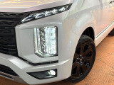 【LEDヘッドライト】悪天候や夜間走行時も良好な視界を確保し安心して運転できる高輝度LEDヘッドライトを装備!点灯速度が早く、消費電力も抑えられています。