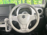 インテリアに合わせたデザインのステアリングは、運転される方のことも考え、運転しやすい形状、大きさです。是非一度、実際に触ってお確かめください。