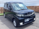自社整備工場で点検整備をおこなってからお渡ししています。車検が残っている場合は『12ヶ月点検整備』を、車検整備付きの場合は『車検整備』をおこないます。整備費用は車両本体価格に含まれています。