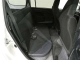 気になる汚れは「まるまるクリン」で解消! 当社の中古車はシートを外して隅々までキレイにクリーニングしてあります(但し、一部 高年式車両等は除きます)