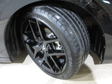 235/40R18インチ純正アルミホイール。