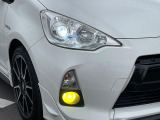 【LEDヘッドライト】悪天候や夜間走行時も良好な視界を確保し安心して運転できる高輝度LEDヘッドライトを装備!点灯速度が早く、消費電力も抑えられています。