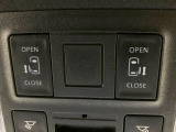 【両側パワースライドドア】スマートキーや運転席のスイッチで後席両側スライドドアの開閉が可能♪電動だから力を入れてドアを開ける必要が無く、小さなお子様でも簡単に開け閉めでき快適です♪