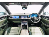 運転席からの眺めです。視界の良さが特徴です。