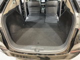 後席背もたれを倒せばちょっと大きめの荷物や長いものを積みたい時に便利です。
