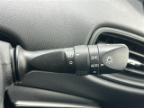 【オートライト(AUTO)】外の明るさをシステムが感知して、自動でヘッドライトが点灯します。ヘッドライトをつけ忘れを防ぐ便利機能です。