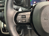 ステアリングにオーディオ操作スイッチが付いています。オーディオ画面に直接タッチしなくても操作が出来ますので、運転に集中できます。