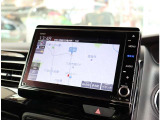 『1台』のお車に対して、3名体制で日々議論を重ね仕入れを行っております。