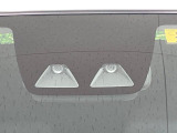 【スマートアシスト】走行中に前方の車両等を認識し、衝突しそうな時は警報とブレーキで衝突回避と被害軽減をアシスト。より安全にドライブをお楽しみいただけます。