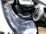 まずは、お座り下さい。運転している感覚がつかめると思います^^