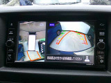 【アラウンドビューモニター】空から見下ろした映像がナビ画面にて確認可能です。駐車もラクラクですよ♪