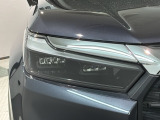 LEDヘッドライトは、点灯の瞬間から最大光量を発揮し、突然暗くなるトンネルなどでの安定感を高めます。