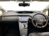 シンプルながら機能性あふれる運転席廻りです。視界性もよく、運転しやすいですよ。