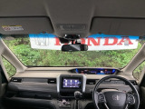 フロントガラスが大きく、ワイドな視界で運転もしやすくなるように、設計されています。