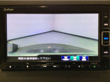 【バックカメラ】運転が苦手な方も車庫入れラクラクです!ギアをリバースに入れれば自動的に切り換わりますので、面倒な操作は不要です♪狭い駐車場もお車を傷つけず安心ですね!
