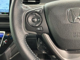 ステアリングにオーディオ操作スイッチが付いています。オーディオ画面に直接タッチしなくても操作が出来ますので、運転に集中できます。