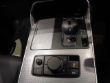 AUTO HOLDが便利です。