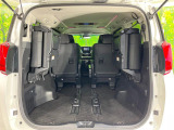 普段のお買い物や通勤、送迎等に十分な荷室スペースを確保しております。セカンドシートを倒すと、大きな荷物の積載も可能です♪