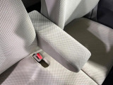 【アームレスト】運転中の身体の負担を軽減してくれるアームレストを装備♪