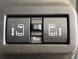 【両側パワースライドドア】スマートキーや運転席のスイッチで後席両側スライドドアの開閉が可能♪電動だから力を入れてドアを開ける必要が無く、小さなお子様でも簡単に開け閉めでき快適です♪