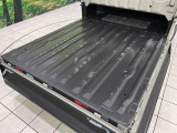積み下ろしのしやすいデッキにはたっぷりと荷物を積み込んでいただけます。遊びから仕事まで、様々なシーンで頼れます♪
