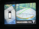 【アラウンドビューモニター】専用のカメラにより、上から見下ろしたような視点で360度クルマの周囲を確認することができます☆死角部分も確認しやすく、狭い場所での切り返しや駐車もスムーズに行えます。