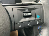 【プロパイロット】高速道路でドライバーに代わってアクセル、ブレーキ、ステアリングを自動制御します。
