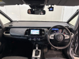見通しの良い運転席回りとなっておりますので安心して運転をして頂けます!窓が大きいので明るく開放的な室内です