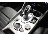 ALFA DNAドライブシステム採用により車を自在に変化させ、どんな状況でもあなたに快適なドライブフィールを提供致します。