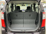 シートを立てた状態でもお荷物を置くことが出来ます♪