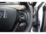 Hondaセンシングの機能のひとつ、アダプティブクルーズコントロール付!アクセルから足を離しても設定したスピードと前車との車間を保ち走行してくれます!車線維持もアシスト☆高速道路で疲労軽減ですね☆