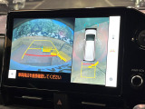 【パノラミックビューモニター】専用のカメラにより、上から見下ろしたような視点で360度クルマの周囲を確認することができます☆死角部分も確認しやすく、狭い場所での切り返しや駐車もスムーズに行えます。