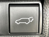 【パワーバックドア】スマートキーや運転席のボタンを押すだけでリアゲートが自動で開閉します!荷物を持っている時や、高い位置にあるバックドアを閉める際に便利な機能です♪