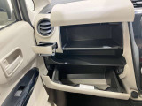 上下に収納があるので、常備しておきたい小物など分けて収納でき、車内をきれいに保てます!