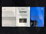 スマートキーは鍵をバッグに入れたままでもドアロックの開閉やエンジンのON・OFFができます。夜間や雨の日も鍵を探さなくて良いので便利です。