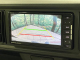 【バックカメラ】駐車時に後方がリアルタイム映像で確認できます。大型商業施設や立体駐車場での駐車時や、夜間のバック時に大活躍!運転スキルに関わらず、今や必須となった装備のひとつです!
