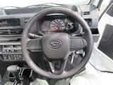 ドライバーに寄り添う快適な操作フィールをもたらすステアリングです。
