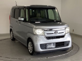 狭い駐車場でも、スライドドアならチャイルドシートへのお子さまの乗降や荷物の積載もスムーズ。